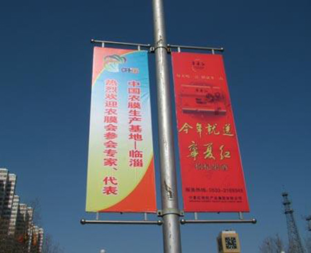 河南郑州灯杆道旗广告制作公司图片